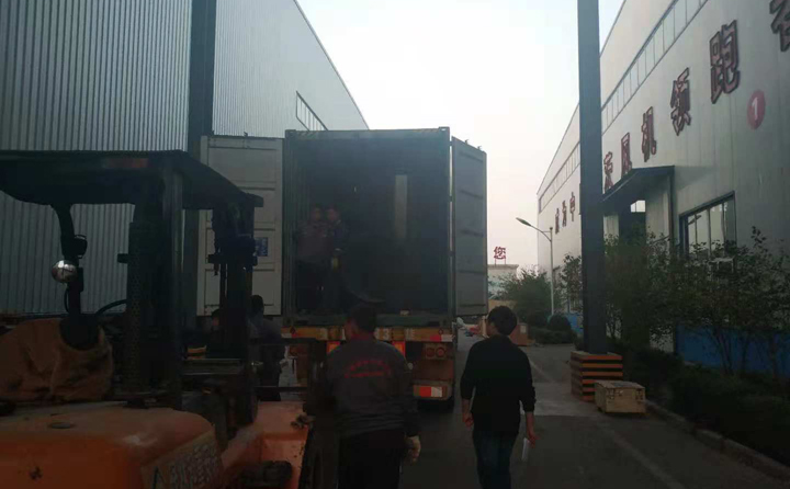 锯末午夜福利WWW在线观看正在装车，准备发往塔桑尼亚